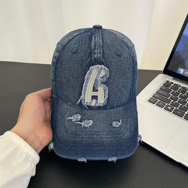 Бейсболка в стиле Хип-Хоп Подходит как для мужчин, так и для женщин Шляпа-ковбойка с плоским козырьком Шляпа для защиты от солнца на улице Шляпа с вышитой буквой с плоским козырьком