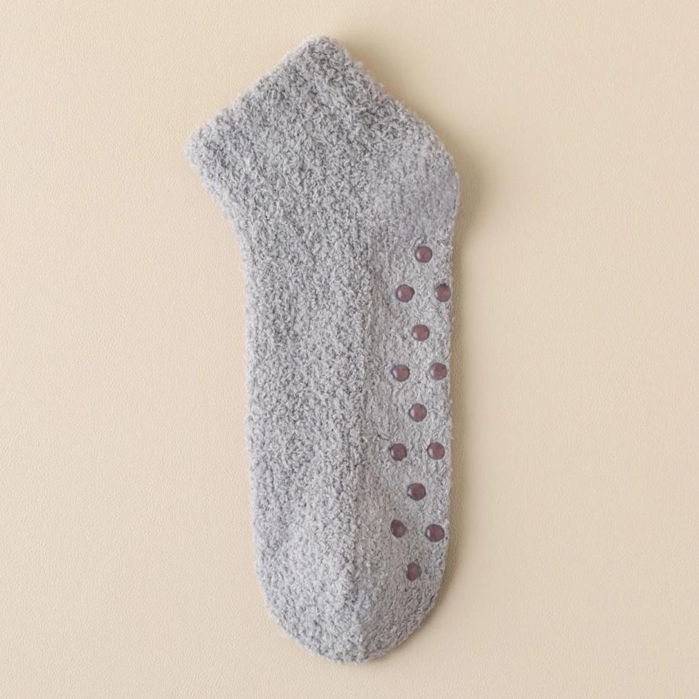 Женские утолщенные плюшевые носки Теплые зимние Мягкие кораллового велюра Силиконовые точки Нескользящие Короткие носки Домашние Защищающие от холода Термальные носки для пола