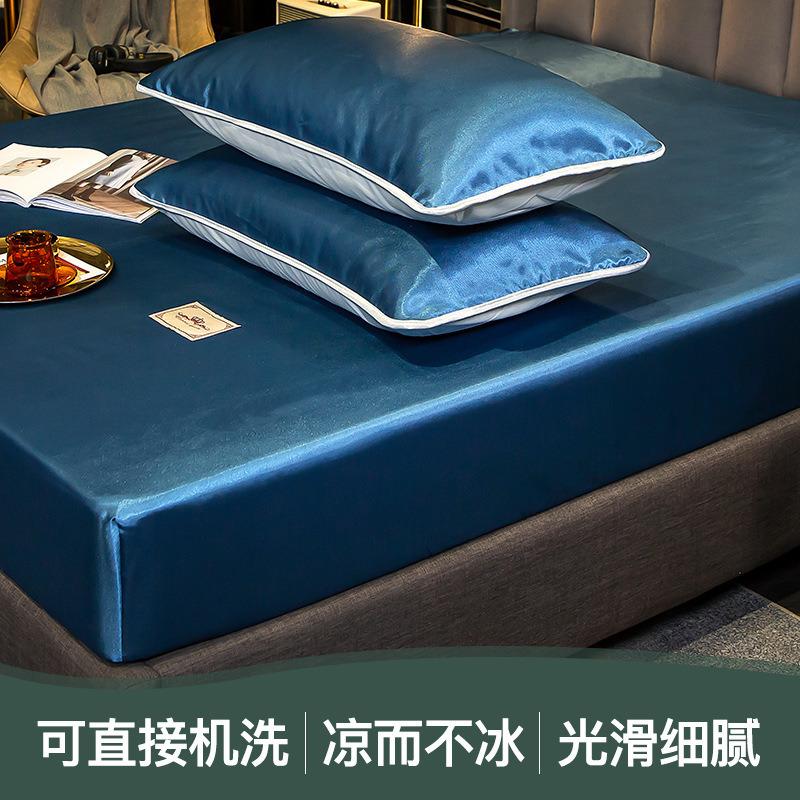 Комплект из трех предметов матраса из стираного шелка, цельный наматрасник, моющийся и складной, полностью закрытый, а покрывало не скользит.