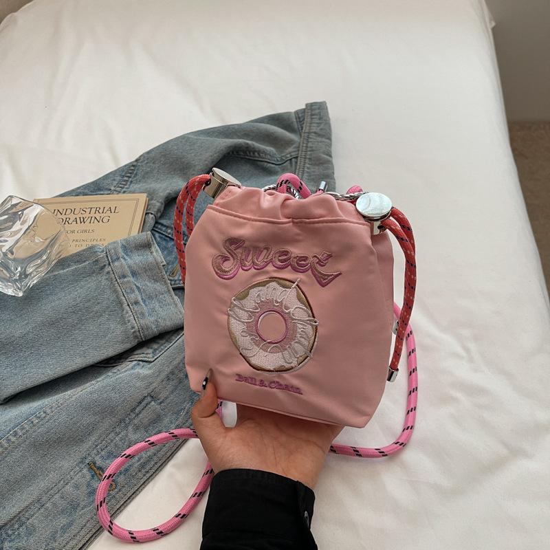 Весна Японский Досуг 2025 Персонализированная Сумка для Покупок Женская Мода Нишевый Дизайн Большая Вместимость Наплечная Сумка-Ведро Тренд