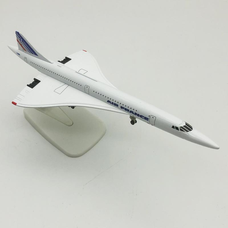 20-метровая модель французского Concorde из сплава с шасси