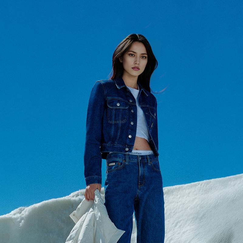 Calvin Klein Винтажная короткая джинсовая куртка с заклепками Женские куртки Denim-Blue J223670