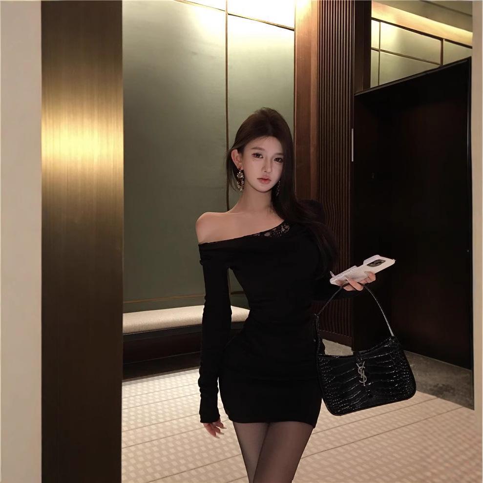 Элегантное фиолетовое кружевное платье-бодикон с открытыми плечами - Коллекция Осень/Зима 2024