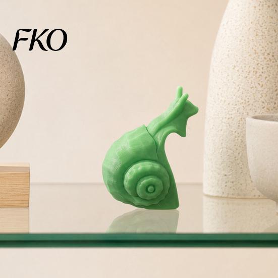 Desktop Decoration Art 3D Printed Climbing Snail Decor, Flower Pot Hanging Ornament, Cute Elegant Desk Sculpture Garden Plant Decoration, Creative for