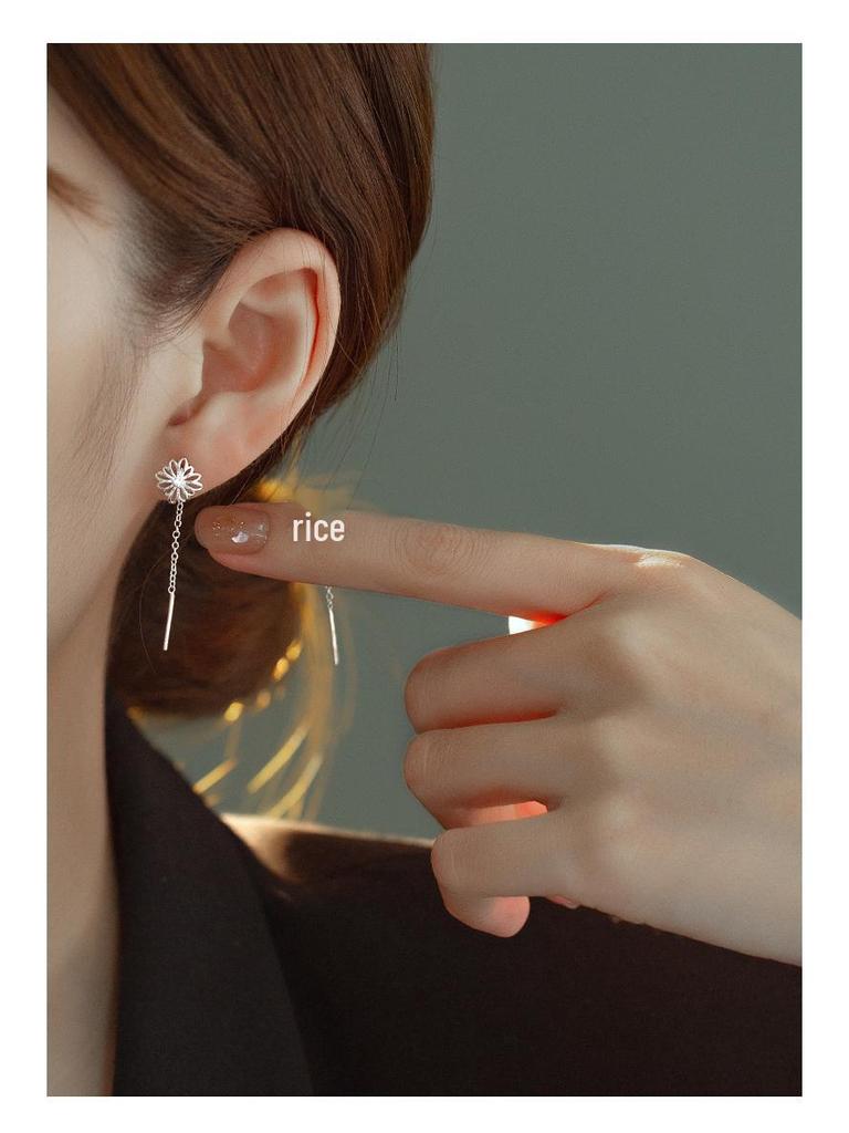 Banyan Tree S925 Silver Daisy Earrings: Simple, Trendy Flower Design for Women (2022)