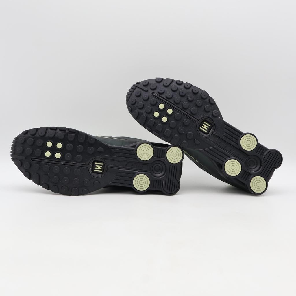 HQ1988-300 Nike Shox R4 Черный Ель Еловая Аура Черный Оливковая Аура (Мужской)