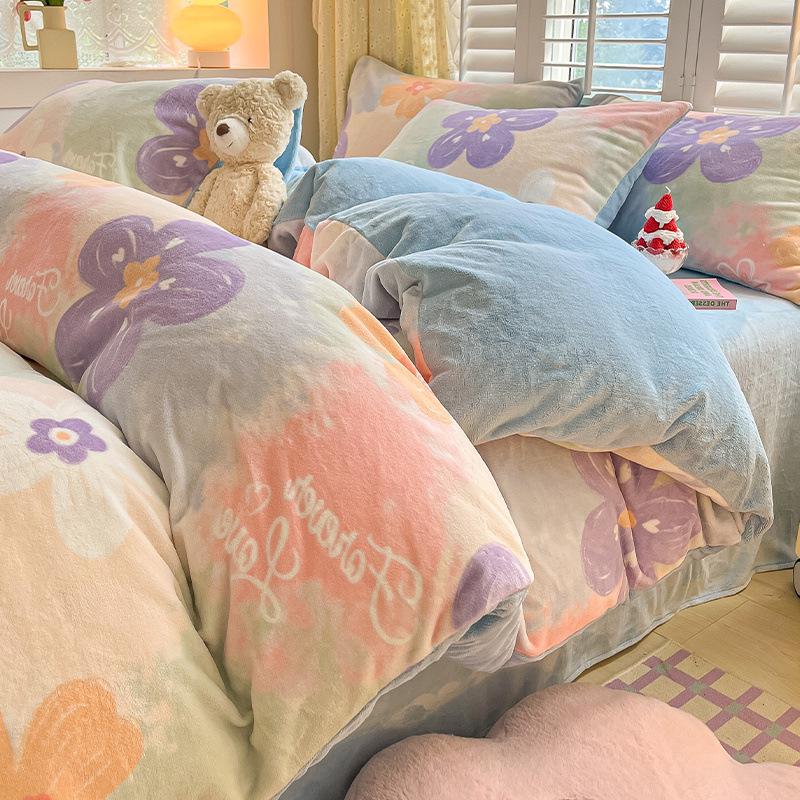 Зимний комплект постельного белья из молочного велюра 2025: Свежее коралловое флисовое и фланелевое одеяло, простыня, наволочка