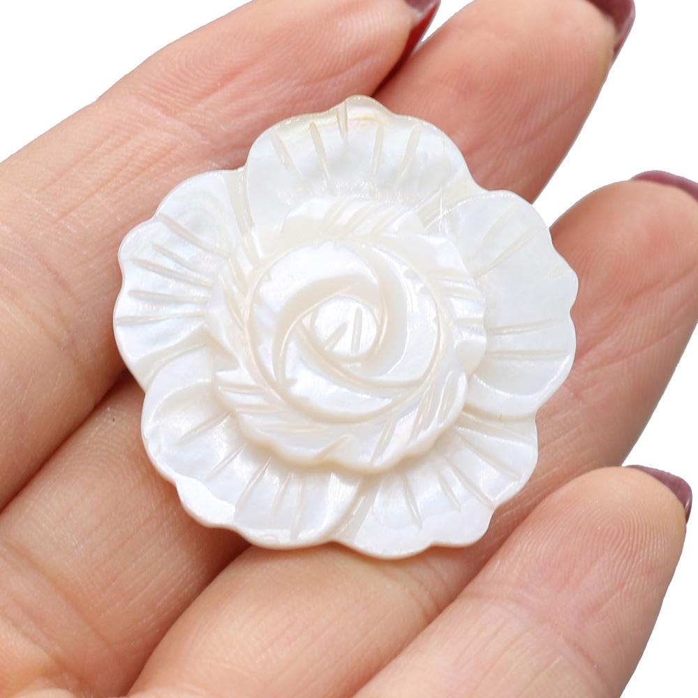 Natural Flower Shape Shell Pendant Mother of Pearl Shells Charms for Jewelry Making DIY Men Women Necklace Accessories Handmade Crafts