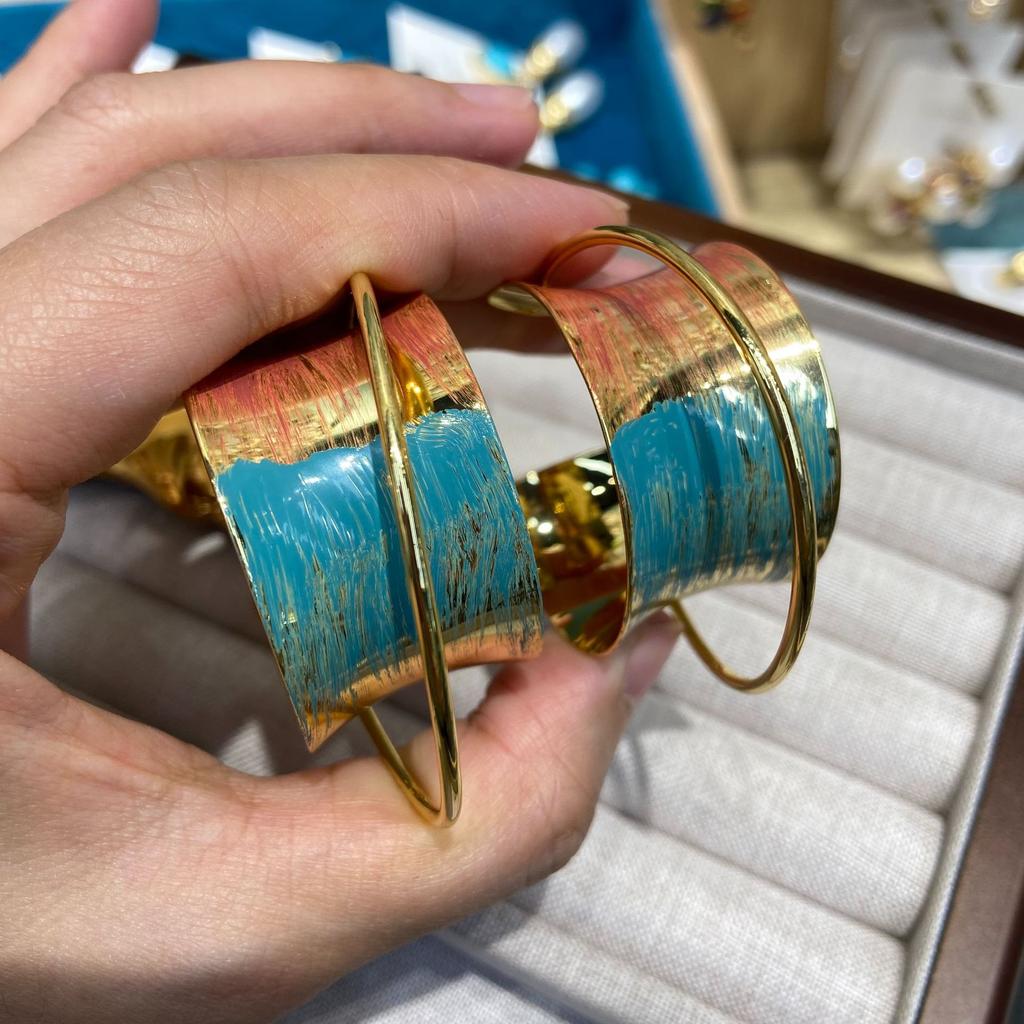 Расписные преувеличенные круглые серьги, простые тонкие окружающие серьги, темперамент, персонализированные металлические серьги-ветры, женщины