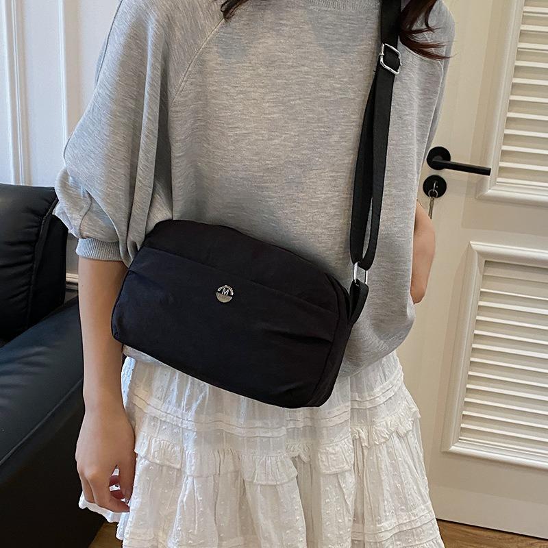 Повседневная новая легкая маленькая квадратная сумка женская личность легкая и универсальная однотонная простая сумка-мессенджер для студентов и покупок