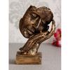 CraftIndia Золотая Смола Статуэтка Человеческого Лица Спящего на Руках Декоративный Предмет для Декора Дома Гостиной Спальни|