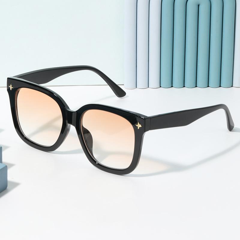 Korean Version of Trendy Black Frame Brown Sunglasses for Women, High-end Ins Internet Celebrity Style Sunglasses for Big Face and Slimming