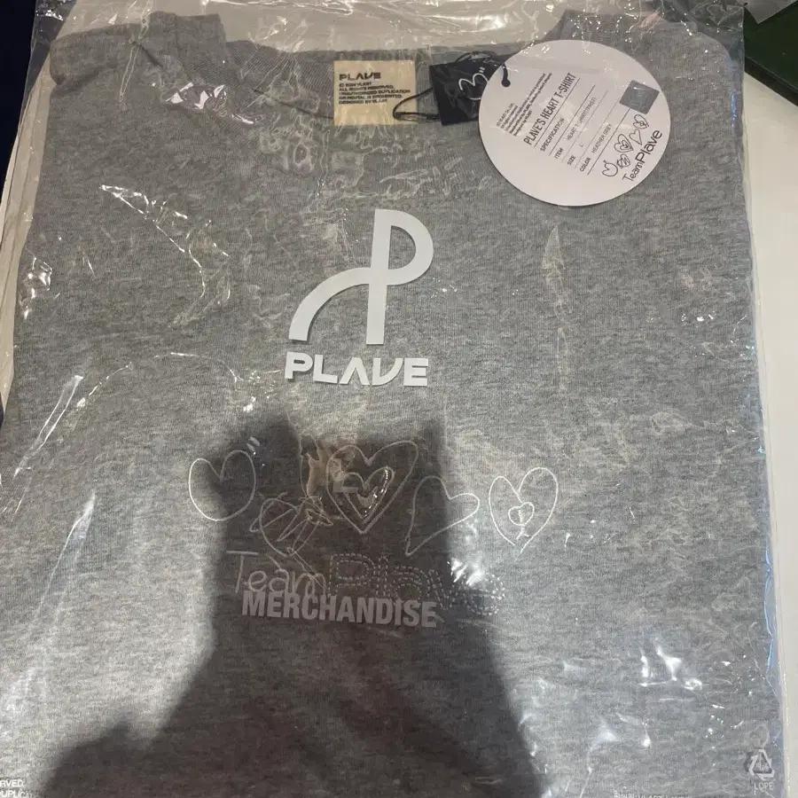 PLAVE Heart T-shirt, Size L