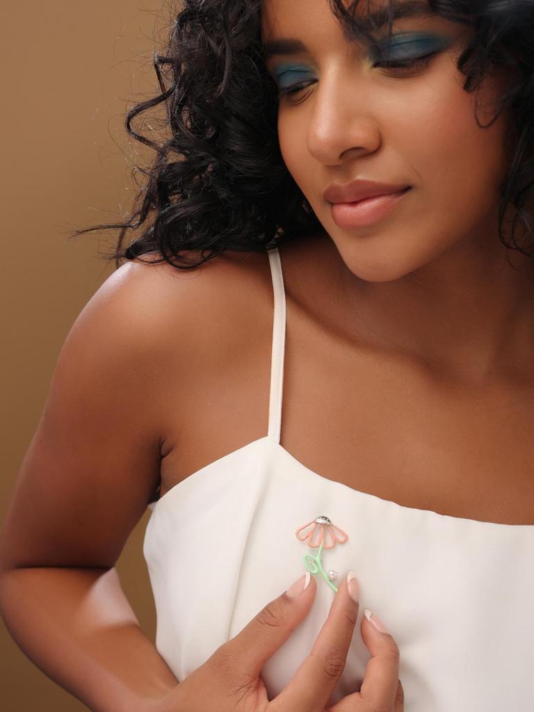 Брошь Kicky and Perky из стерлингового серебра 925 пробы с оранжевой и зеленой эмалью и жемчугом в виде цветка для женщин