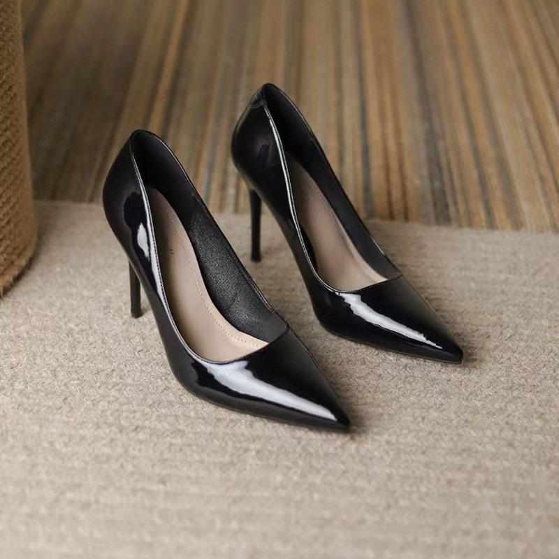Туфли на высоком каблуке женские 2025 весна-лето новые французские легкие универсальные черные профессиональные туфли на шпильке с острым носком