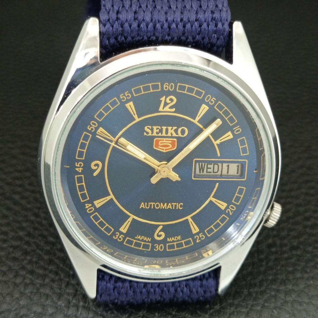 ЯПОНСКИЕ ВИНТАЖНЫЕ ОТРЕМОНТИРОВАННЫЕ АВТОМАТИЧЕСКИЕ МУЖСКИЕ ЧАСЫ SEIKO 5 7009A С СИННИМ ЦИФЕРБЛАТОМ a445827-1