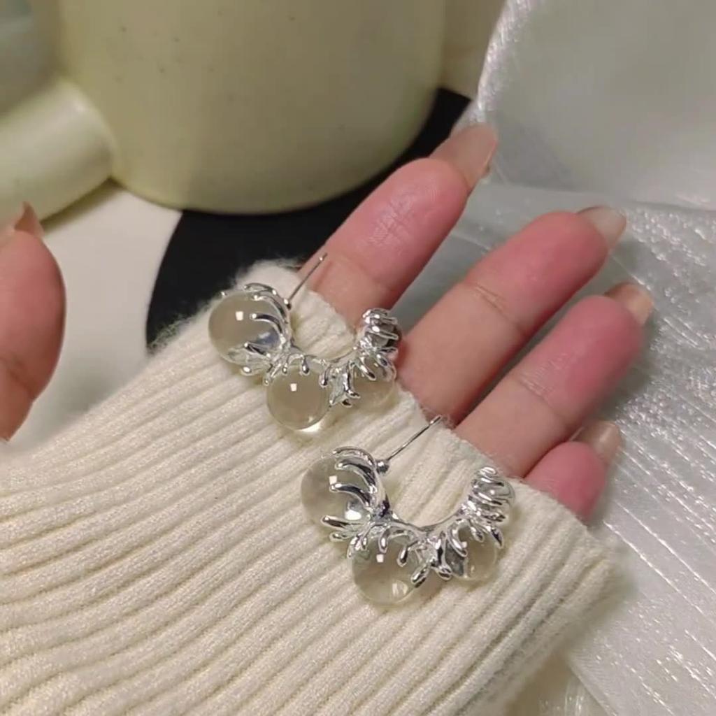 Модные прозрачные серьги-бусины