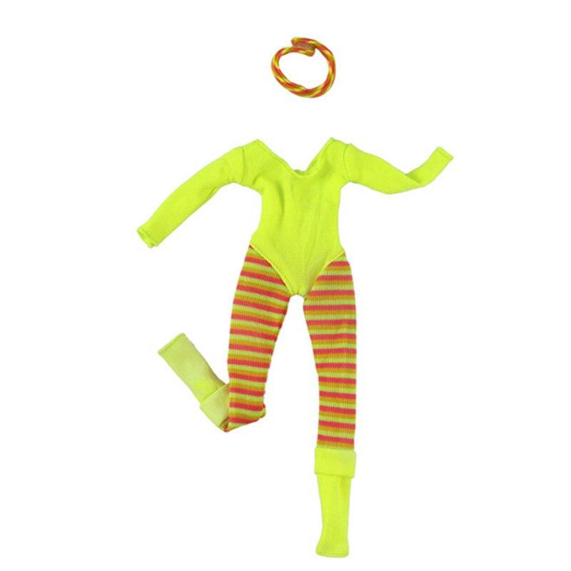 Яркие спортивные костюмы для куклы Барби