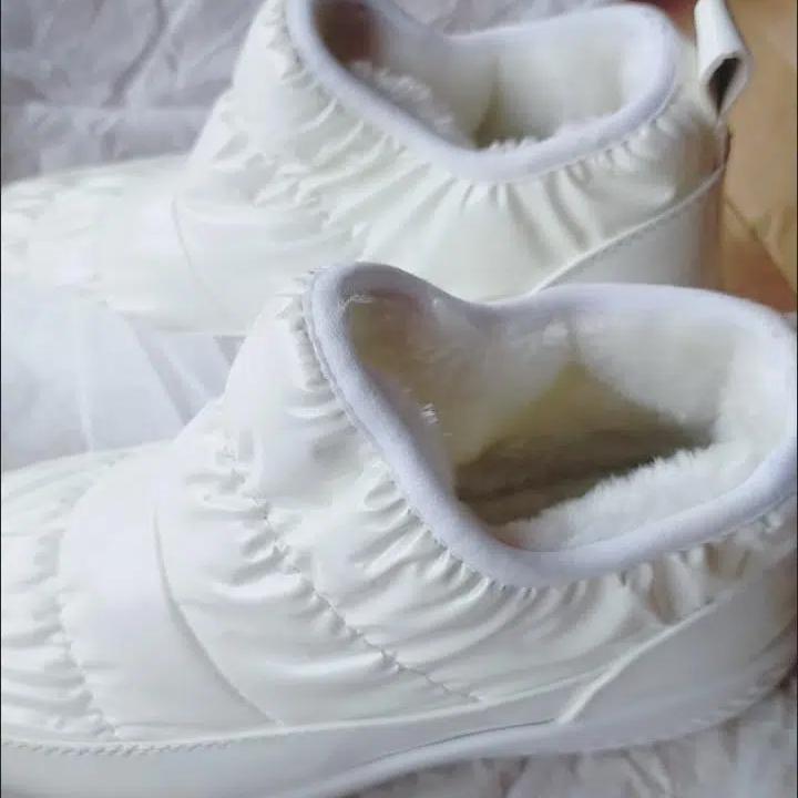 Осень и зима 2024 года, новые водонепроницаемые утолщенные теплые хлопковые ботинки, модные универсальные зимние ботинки для женщин, короткие, с плоским дном