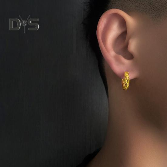 1 Pair Unisex Huggie Earrings Hollow Out Dragon Emboss Polished Golden Round Hoop Earrings Adult Ear Jewelry for Club Party