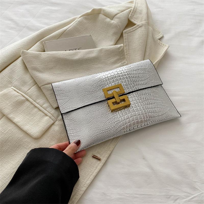 2024 летняя новая тенденция модная сумка-клатч простая иностранная сумка большой вместимости маленькая квадратная сумка простая женская маленькая сумка