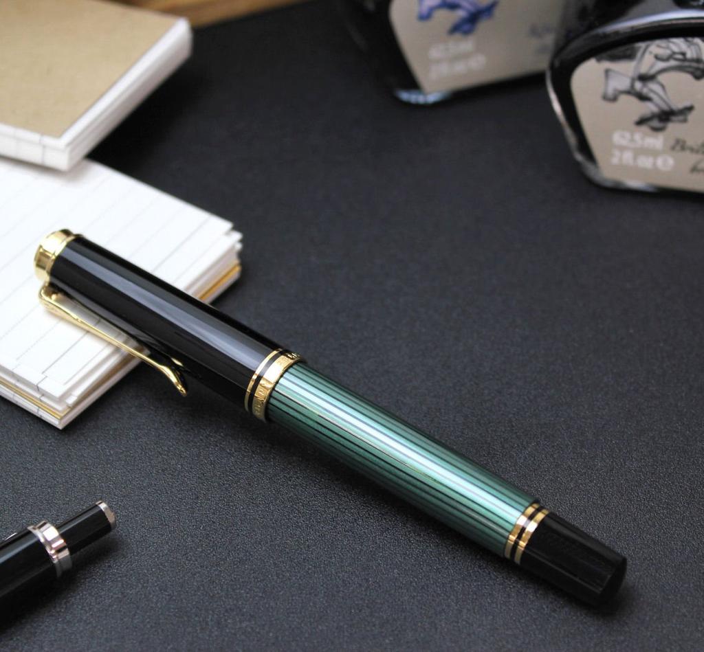 Pelikan Souveraine M400 Fountain Pen Green Stripe B Bold M400