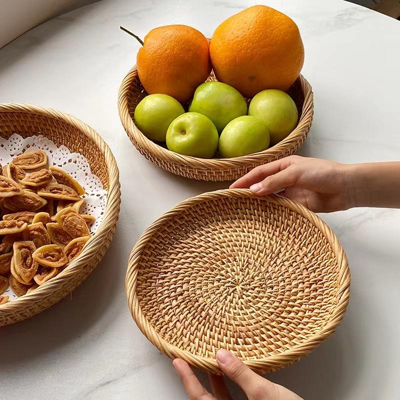 Handwoven Rattan Storage Tray with Wooden Handle Picnic Basket Bread Food Plate Snacks Fruit Cake Platter Dinner Serving Tray