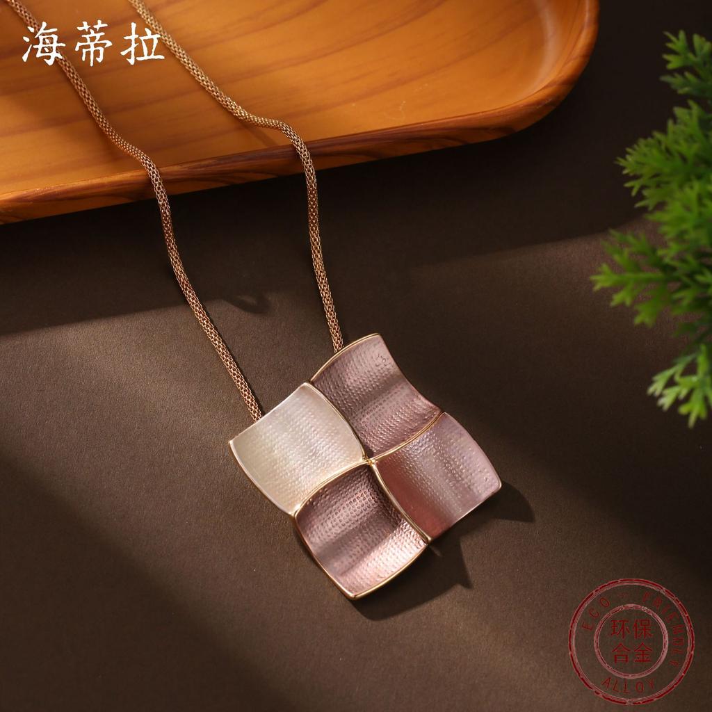 Новая эмалевая геометрическая квадратная подвеска, женское высококлассное квадратное универсальное ожерелье.