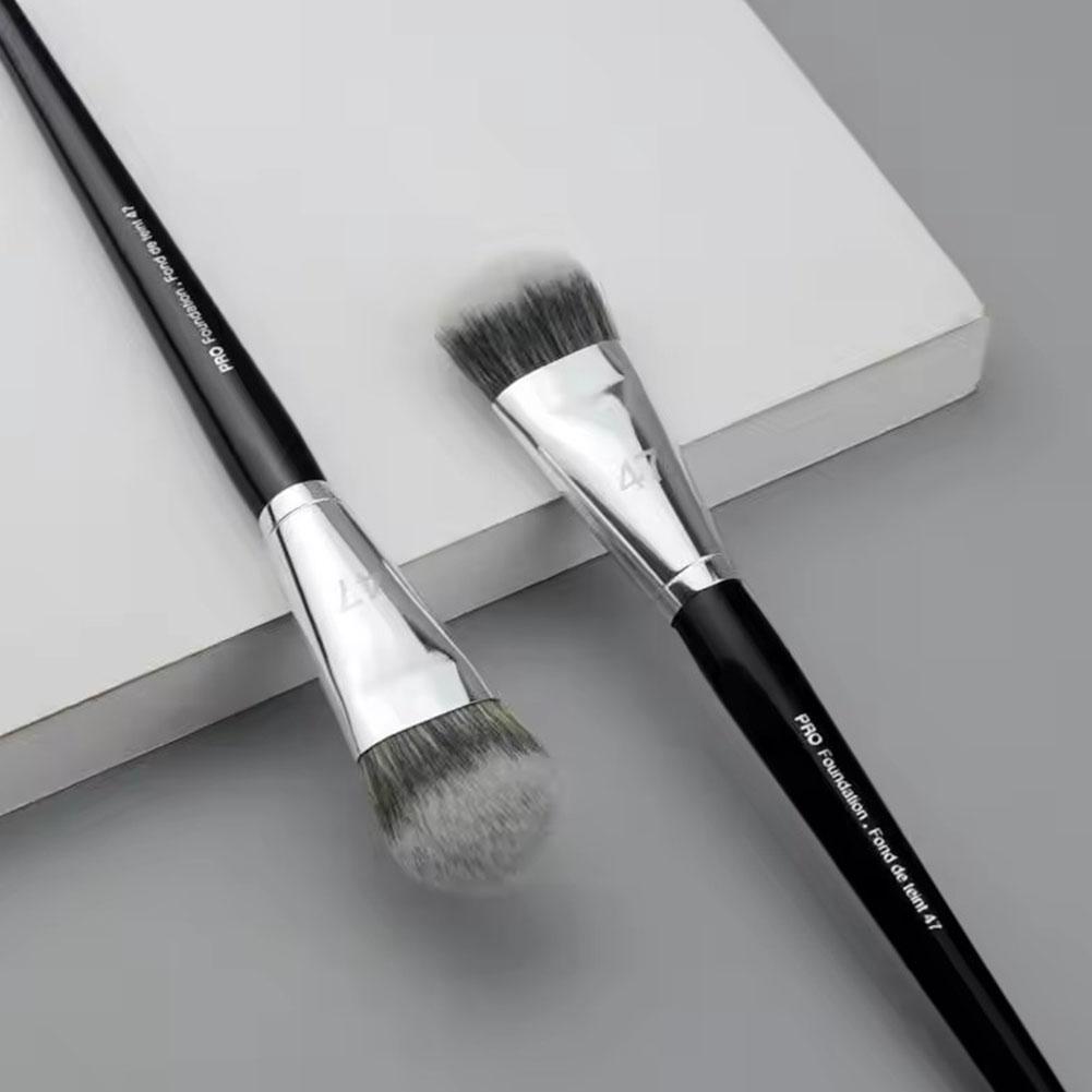 Professional Foundation Brush 47 Broom Head Adult Makeup Tools for Women Liquid Foundation Application Smooth Blending Prevents