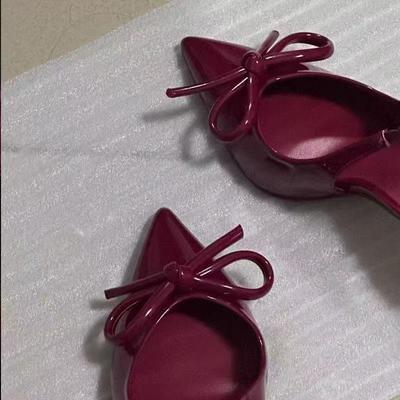 Интернет-знаменитость низкий каблук корейская версия французский бант женская мода темперамент бордовый стилет острый носок мелкий вырез туфли на высоком каблуке 2025