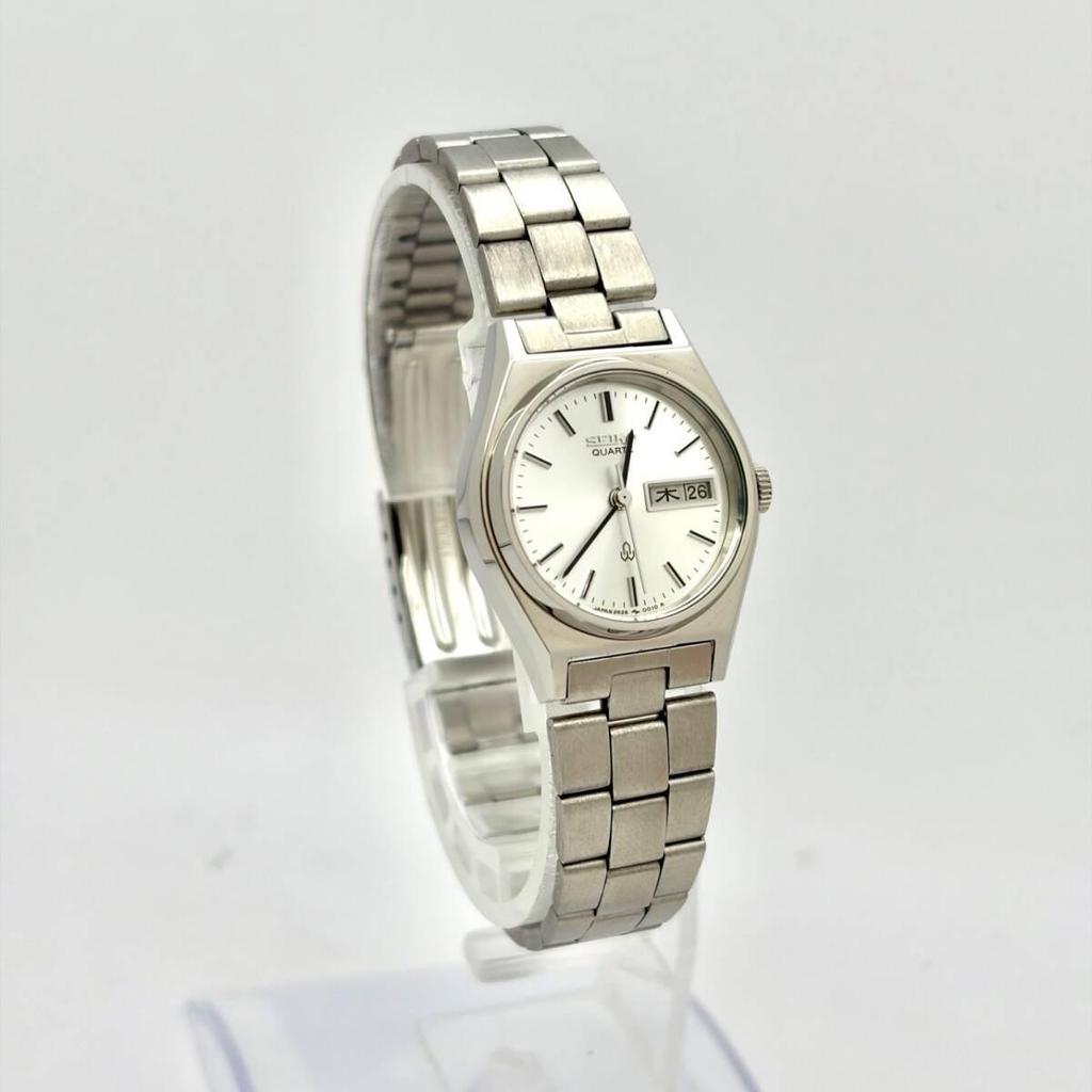 Used [Beautiful/New Battery] SEIKO Ladies Watch Silver Day-Date 2626-0010 212646 Genuine Belt Engraved