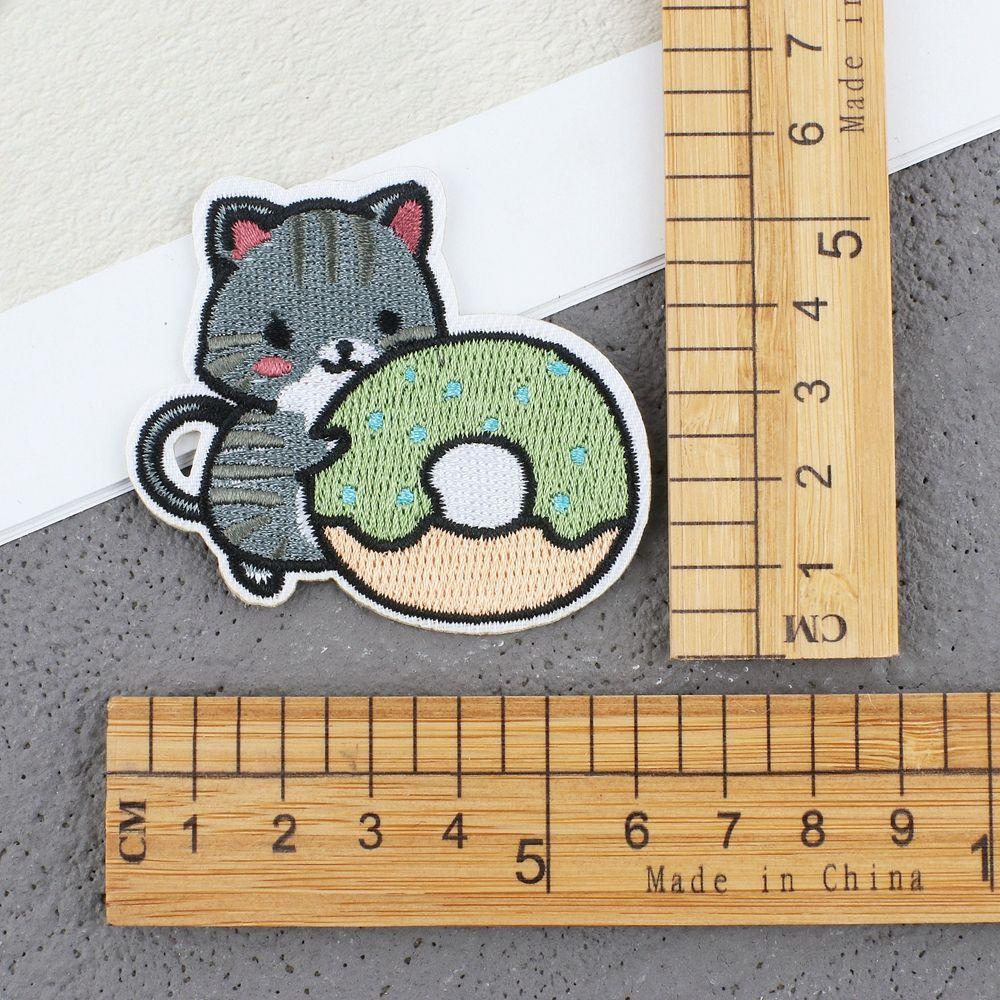 Значки, джинсы, детская одежда, нашивки для одежды, вышивка кота, нашивки с вышивкой кота, аппликации в виде кота