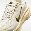Nike Vomero 18 Comfortable Running Shoes Women's Beige