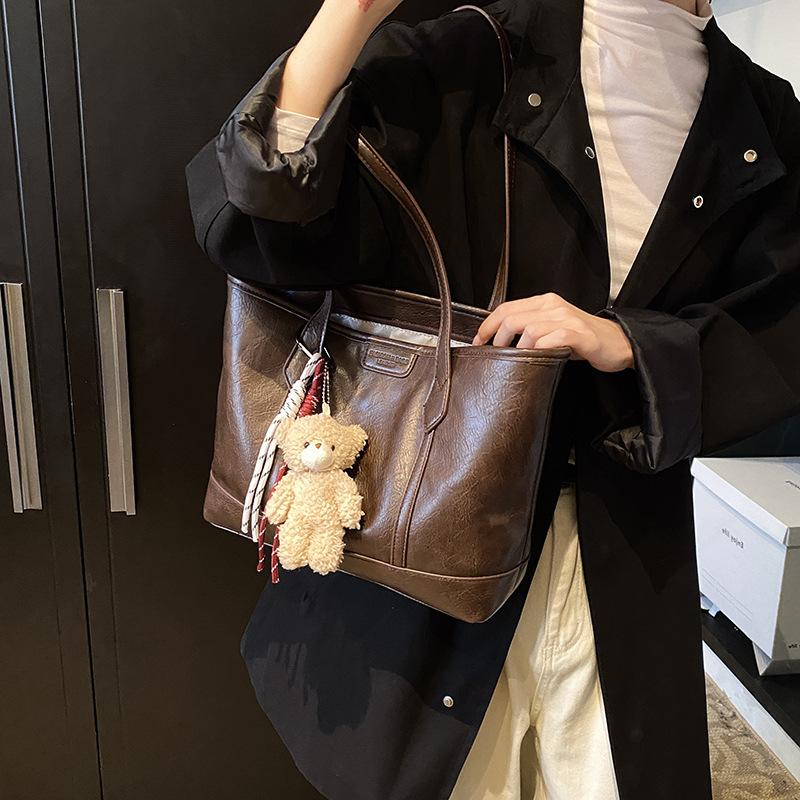 Retro Large-capacity Bag Women's 2025 Winter New Shoulder Bag Fashionable and Fashionable Commuter Tote Bag