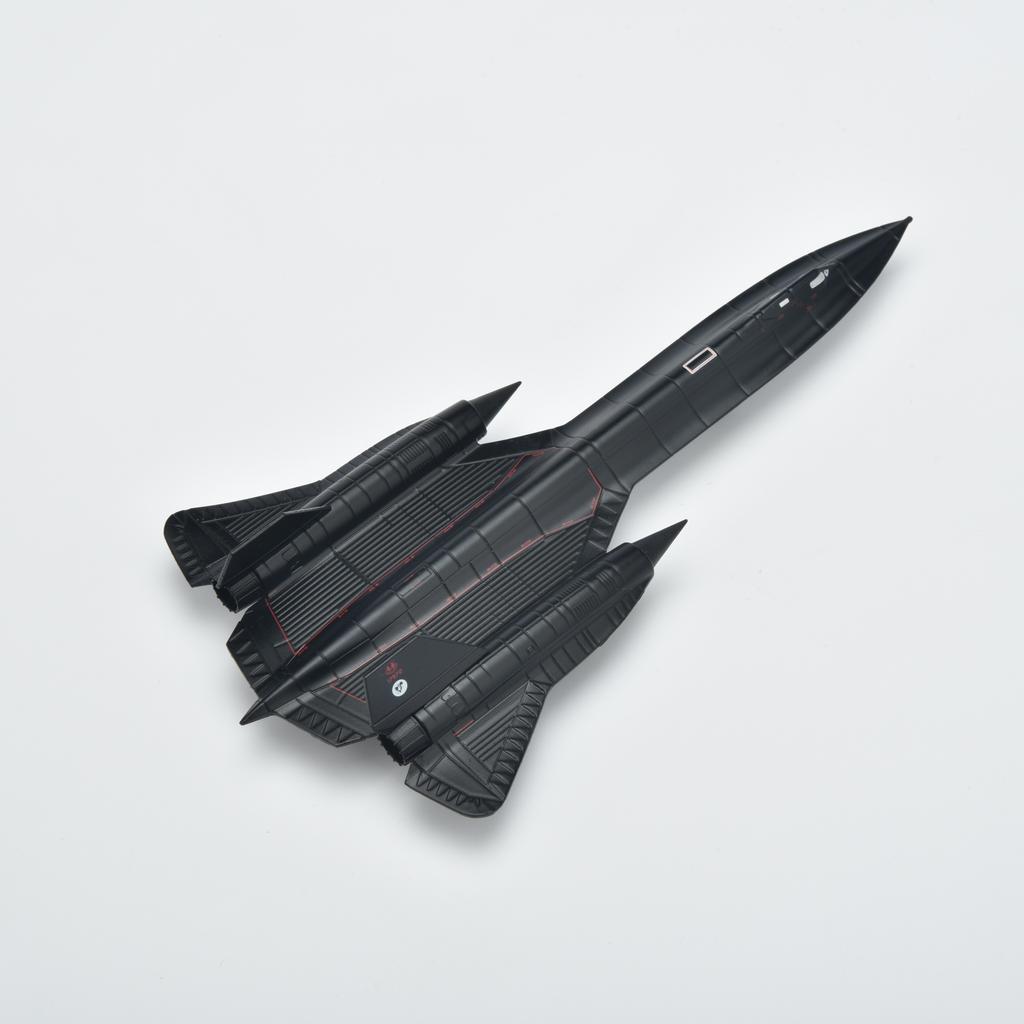 SR71 1/200 Scale Metal Model Airplane (including Base) Scale Model Home Placement, Collection and Decoration Creative Gift