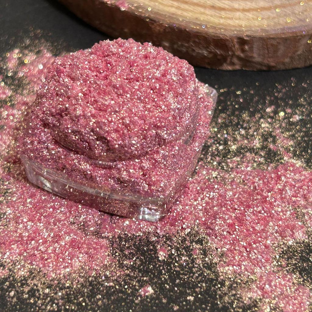 **Переливающийся серебристый блестящий хайлайтер и тени для век**