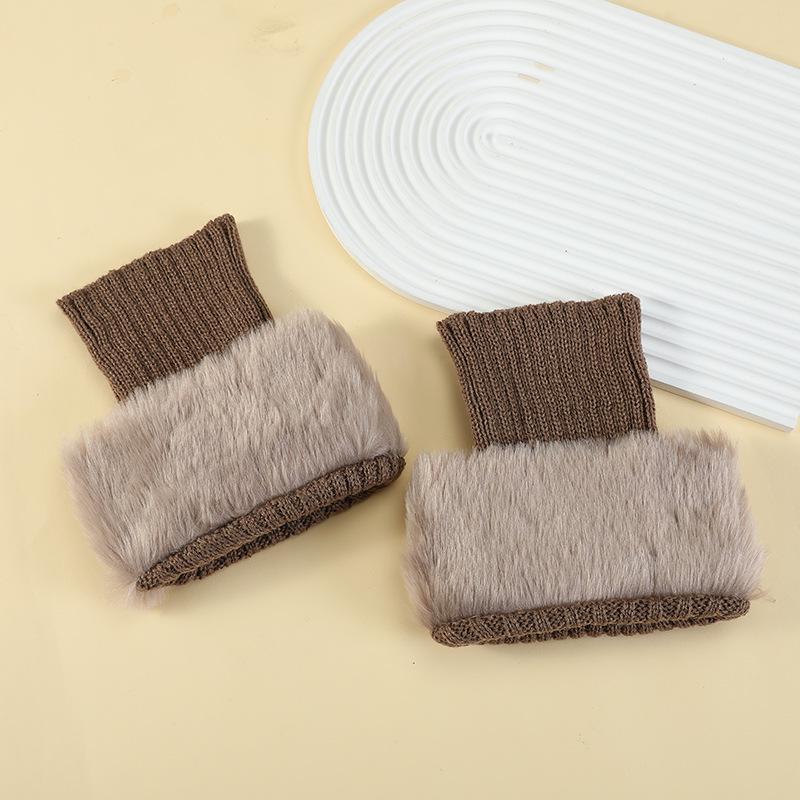 Женские пушистые вязаные гетры – однотонные, короткие, с отворотами, для осени и зимы.