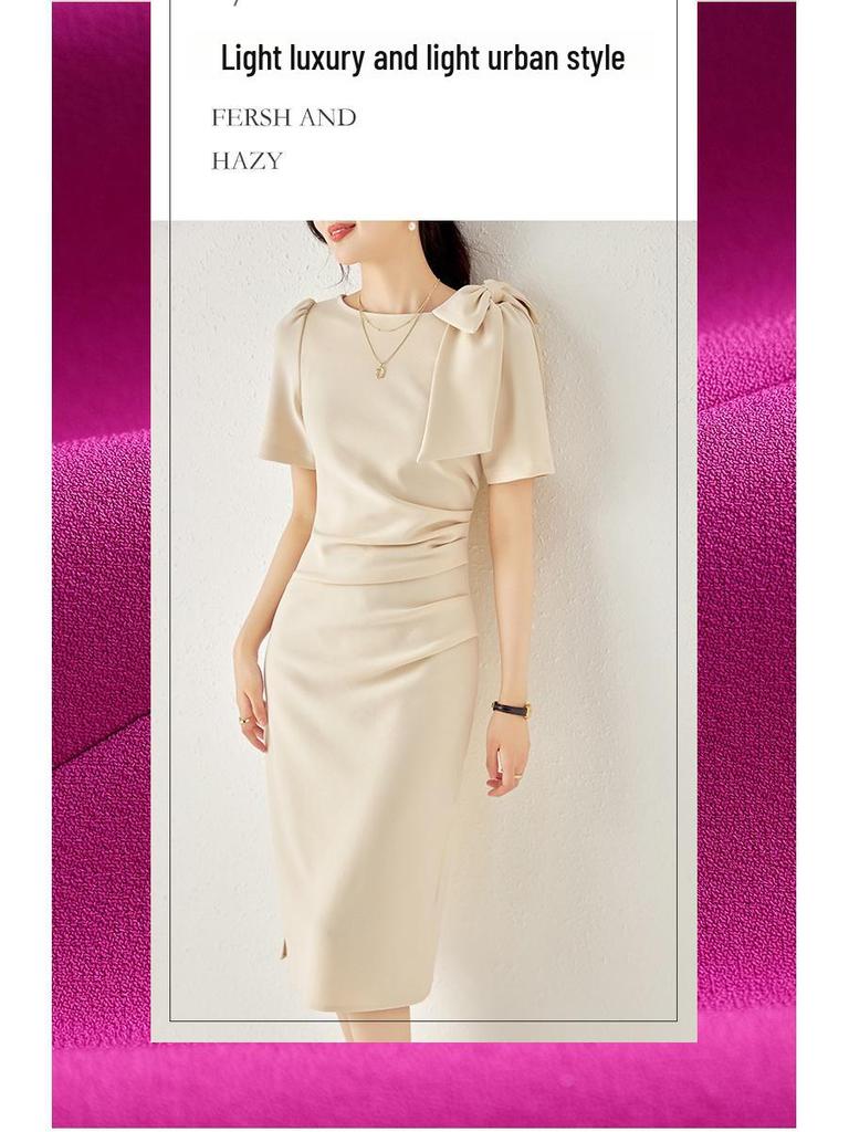 Элегантное платье с круглым вырезом, бантом и плиссировкой