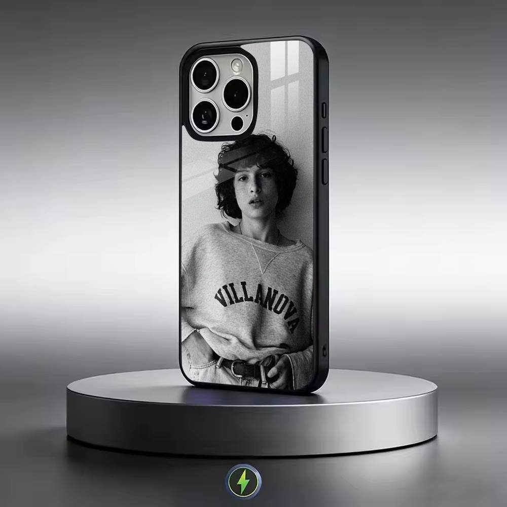 Финн В-Вульфхард А-Актер Чехол для телефона для iPhone 17, 16, 15, 14, 13, 12, 11 Plus, Pro Магнитный с беспроводной зарядкой Magsafe