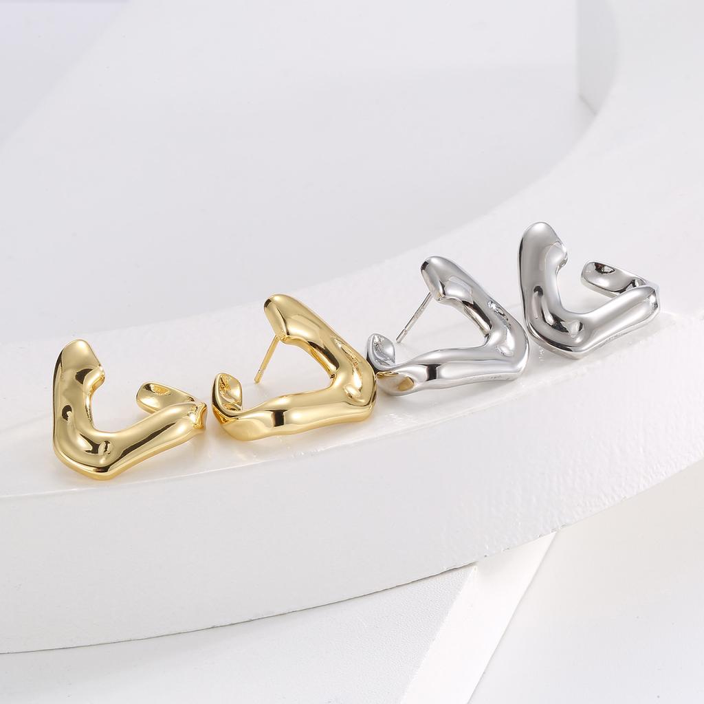 Ретро металлические геометрические серьги INS нишевый дизайн текстура ушная пряжка легкая роскошь холодная простая ушная пряжка