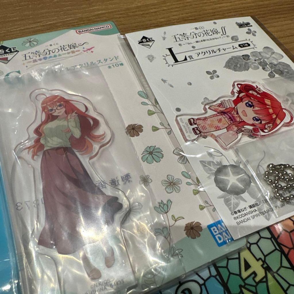 Распродажа фигурок и товаров персонажей The Quintessential Quintuplets и Love Live