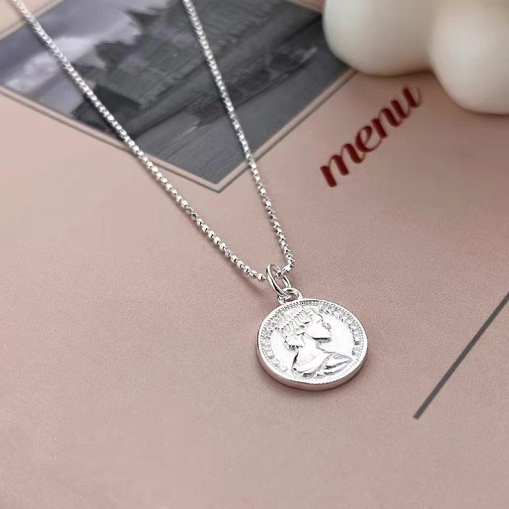 Queen Pendant Necklace for Women, S925 Sterling Silver Minimalist Cold Style, New Luxury Chic Choker
