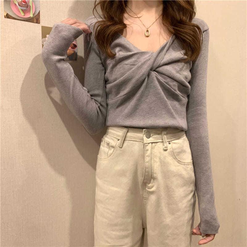 Sleek Red Slim-Fit Long-Sleeve Sweater for Women - Versatile Spring 2024 Fashion Top