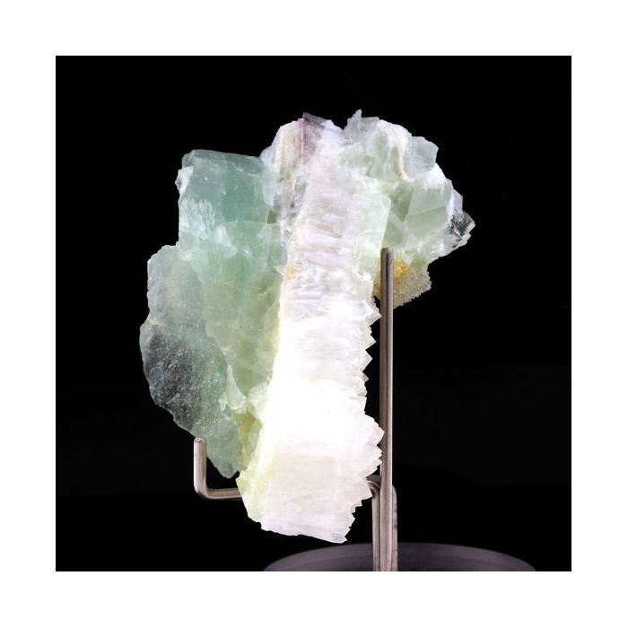 Pierres et Minéraux. Fluorite + Quartz. 273.25 ct. Marsanges Mine, Langeac, France.