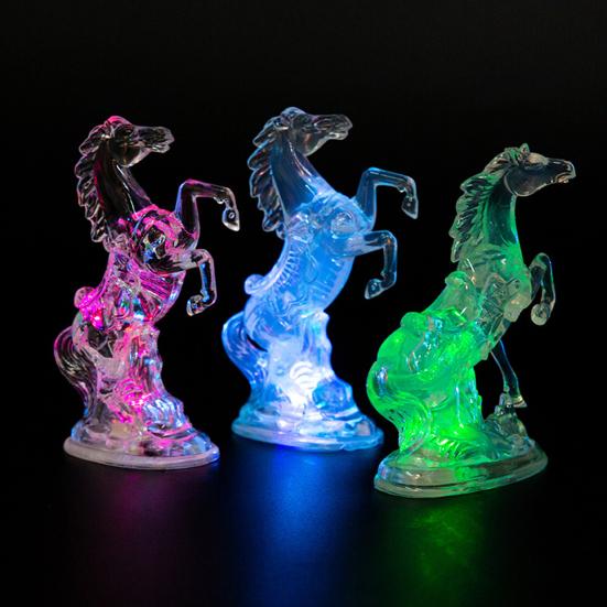 Ночник Акриловая Фигурка Пони Декоративный Ночник с Разноцветными Мигающими Огнями Работающий от Батареек Праздничное Освещение Комнаты для Спальни Стола Машины Дома