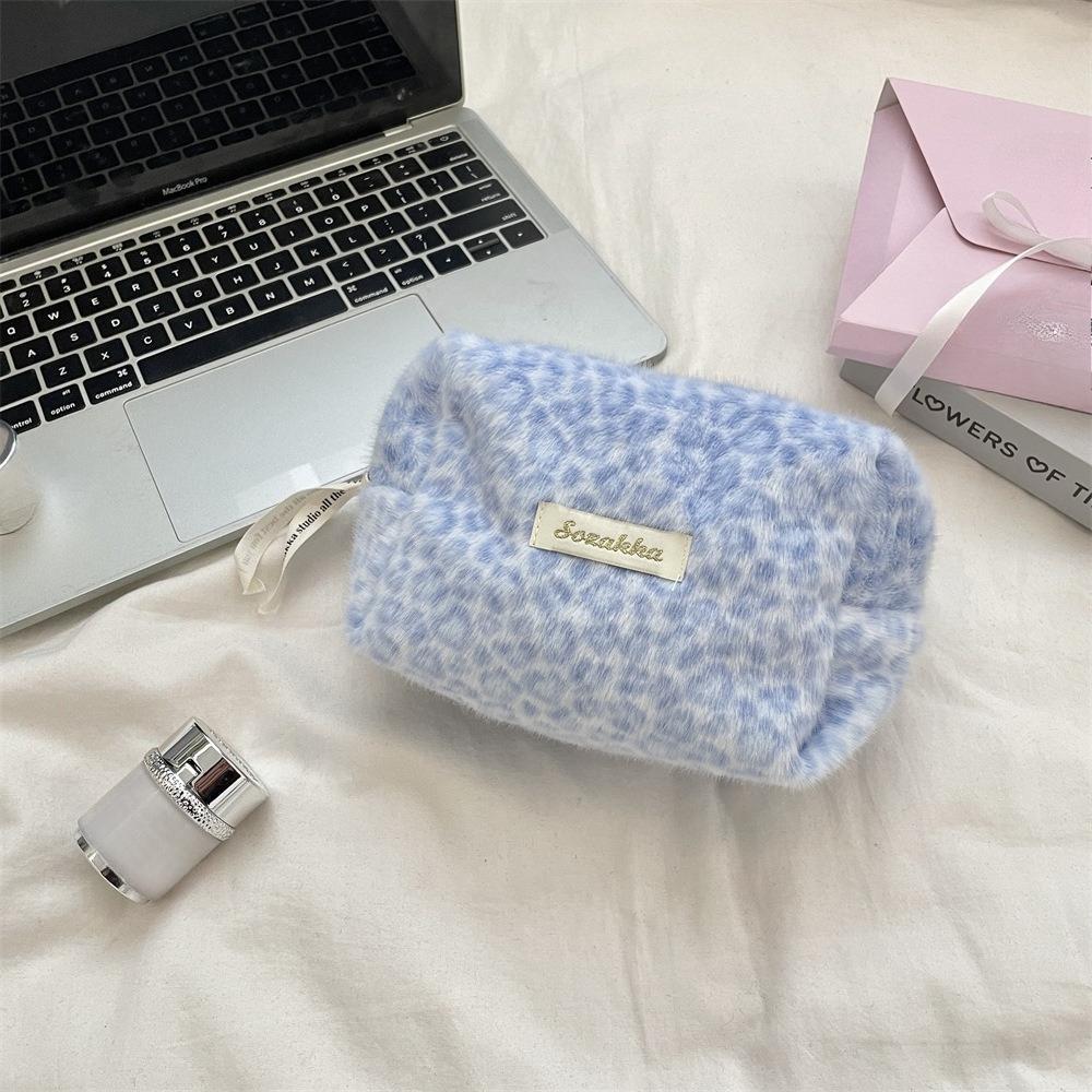 New autumn winter leopard print plush makeup bag Large Capacity Women Cosmetic Bag with Zipper Travel Clutch