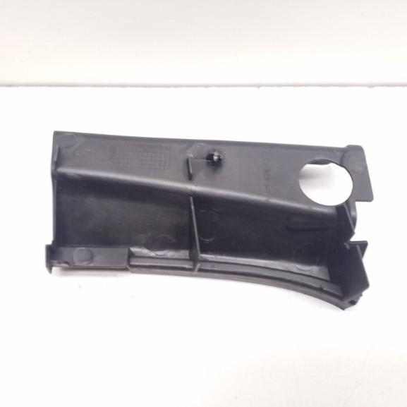 Молдинг крыла для Mercedes-Benz W204 C200: Номера деталей 2048261124, 2048261224