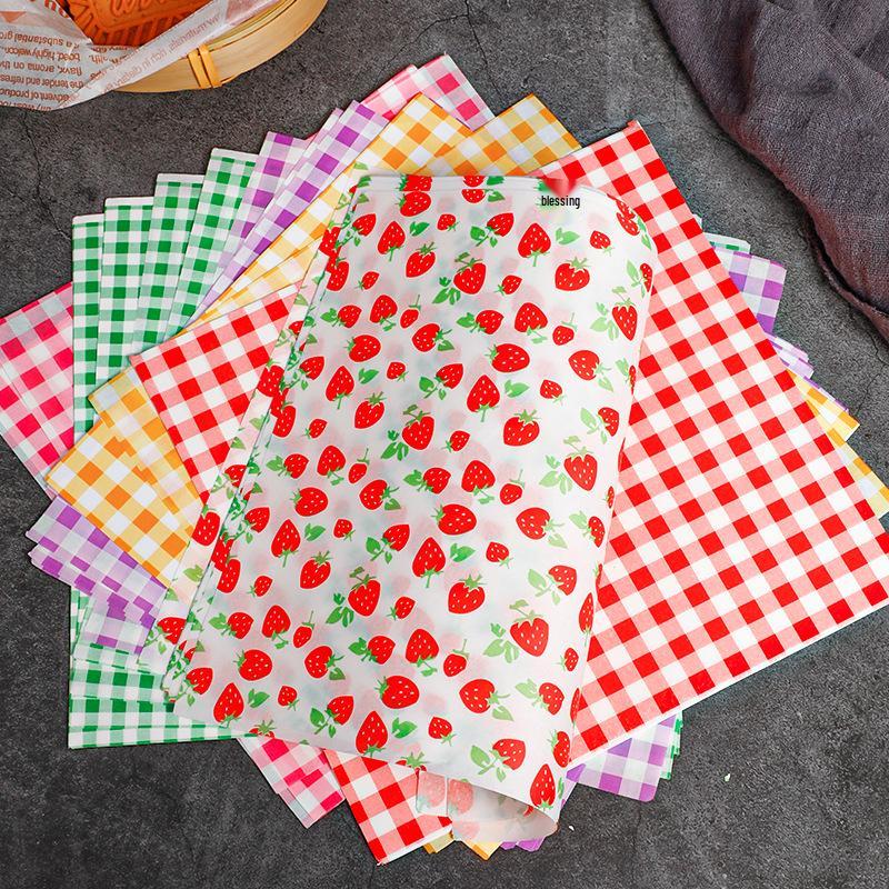 Формочки для кексов в стиле корейского бенто - Цветные в клетку, жиронепроницаемая бумага с дизайном клубники.