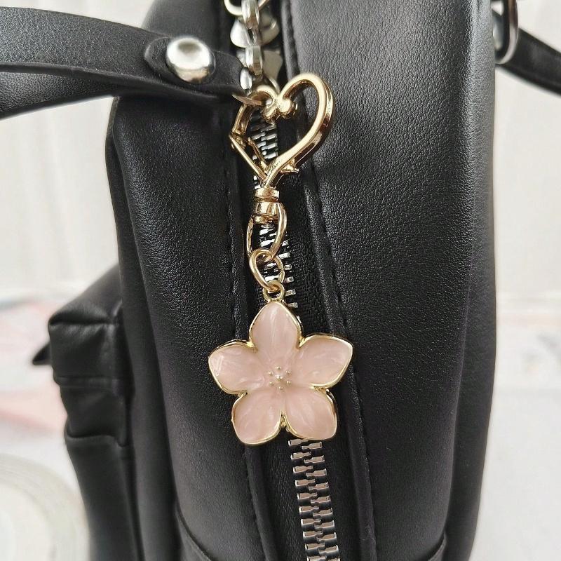 1 шт. Металлический брелок в форме цветка сакуры с легким струящимся дизайном сакуры и биркой для ID, подходит для сумок, автомобилей, для пар и в качестве праздничного подарка, кошелек