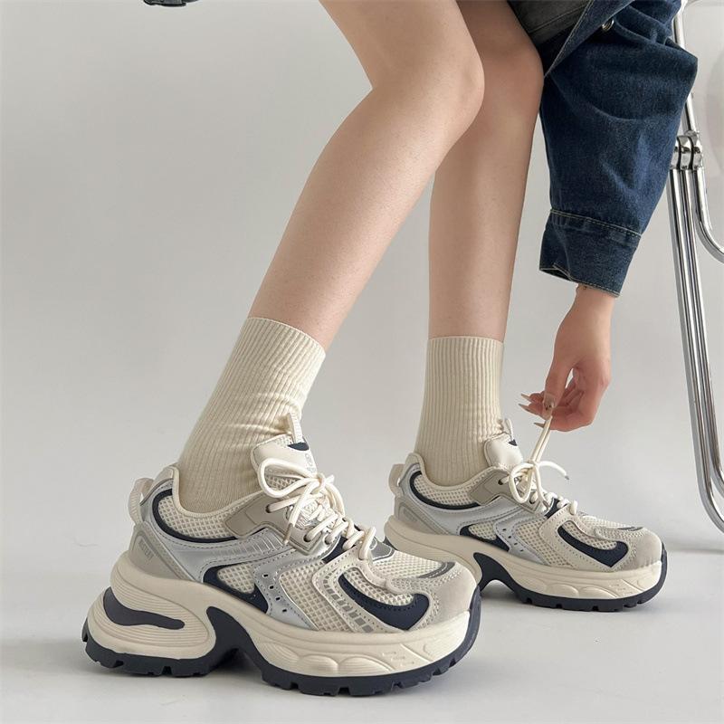 Серые корейские универсальные и легкие спортивные туфли на толстой подошве для женщин, осень-зима 2025, новые туфли, показывающие ноги и маленькие пары